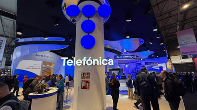 Stand de Telefónica en un evento de telecomunicaciones