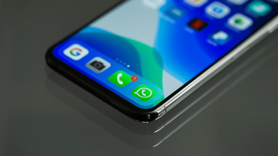 Imagen del icono de WhatsApp en un teléfono móvil