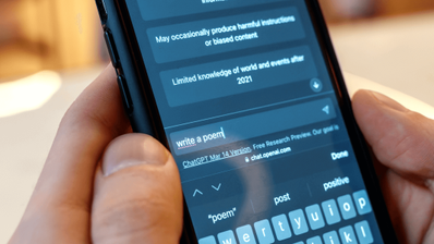 Imagen de ChatGPT en un smartphone
