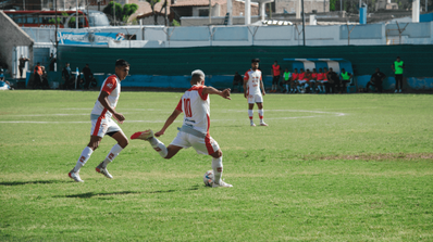 Jugadores de fútbol en un partido internacional