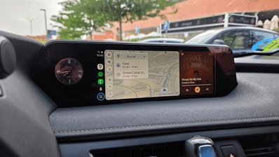 Imagen de Android Auto instalado en la pantalla de un coche