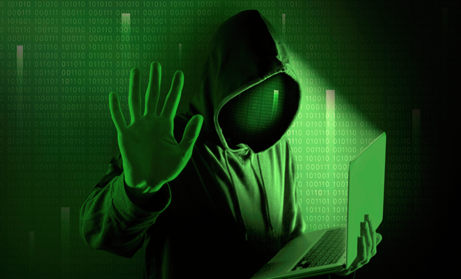 Imagen de un hacker suplantando la identidad de una empresa