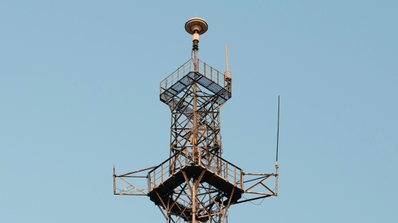 Imagen de una antena de telecomunicaciones
