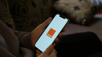 Imagen de un smartphone de Orange