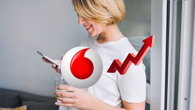 Imagen de una persona con el logo de Vodafone