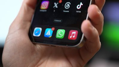 smartphone con WhatsApp