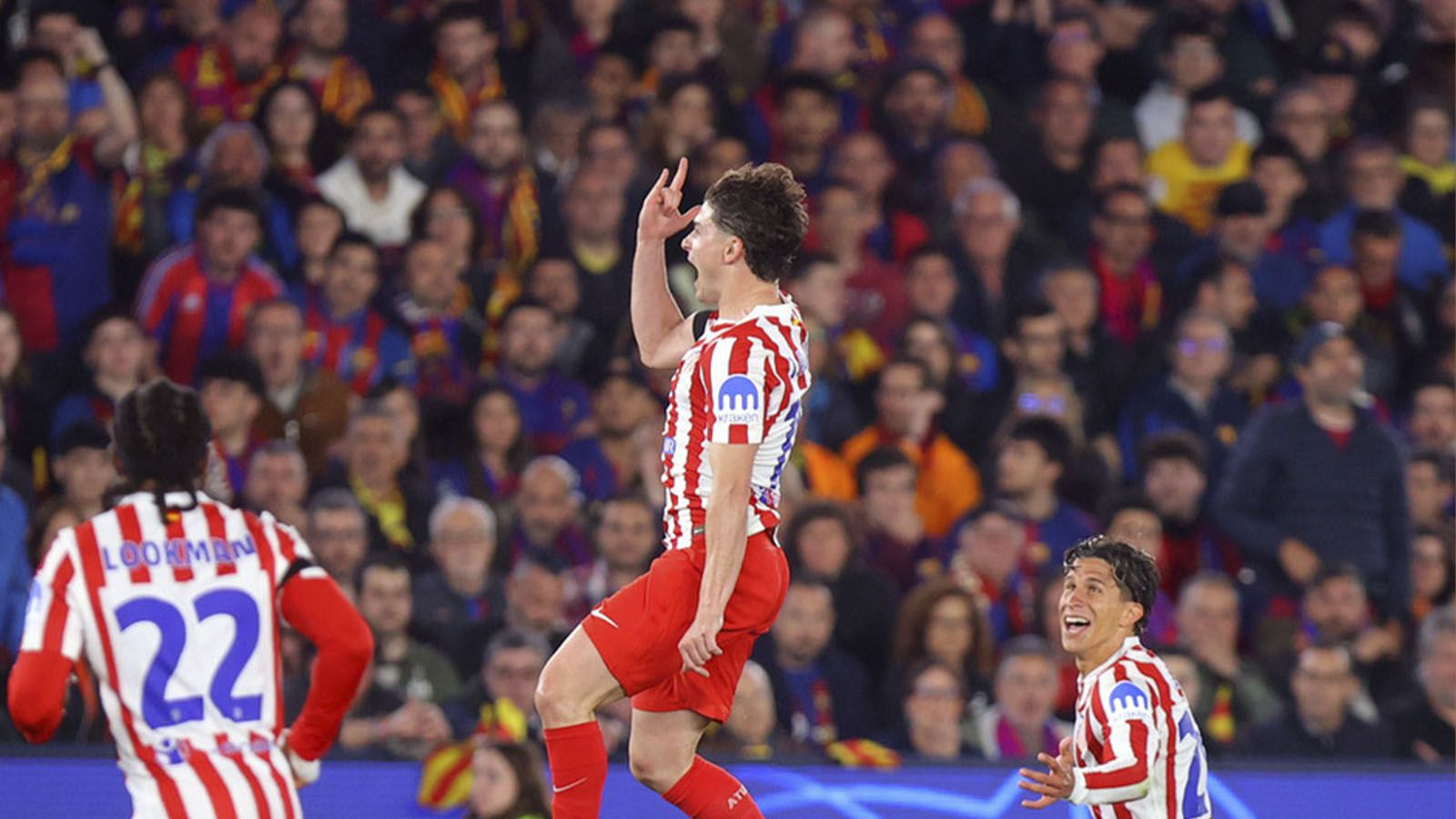 Julián Álvarez celebrando un gol en Champions