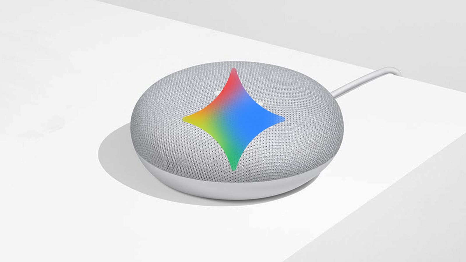 Altavoz inteligente Google Nest Mini con el logotipo de la IA Gemini proyectado en su superficie de tela gris.