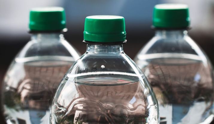Tres botellas de agua