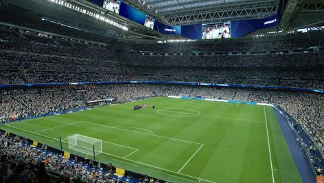 Estadio Santiago Bernabeu lleno en un partido