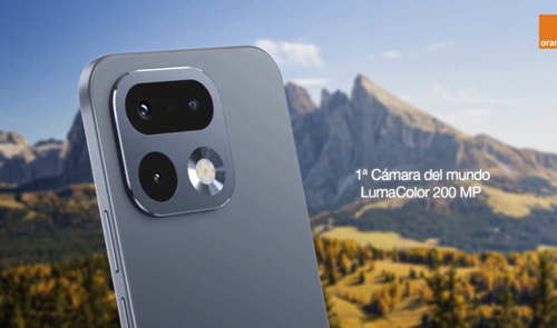 Primer plano del sensor LumaColor de 200 megapíxeles en el módulo de cámaras del realme 16 Pro.