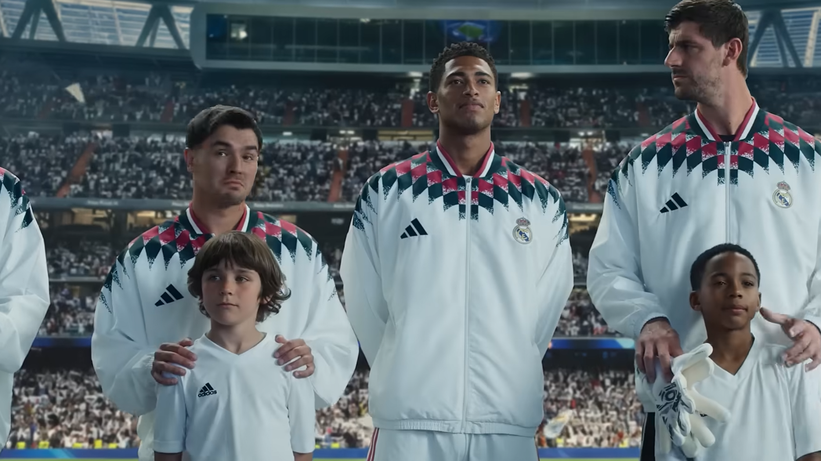 Brahim Díaz, Bellingham y Courtois antes de un partido