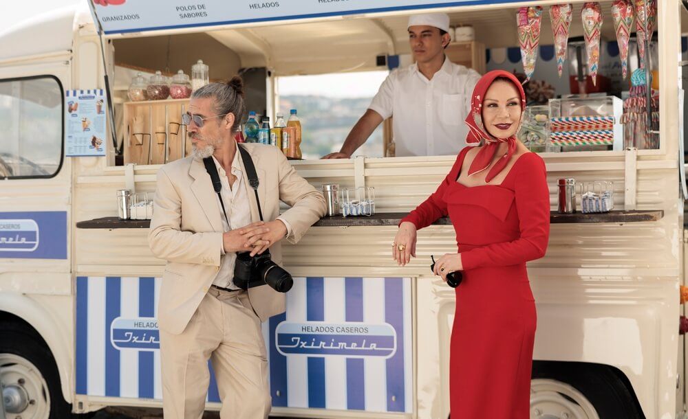 Catherine Zeta-Jones y Óscar Jaenada en Kill Jackie
