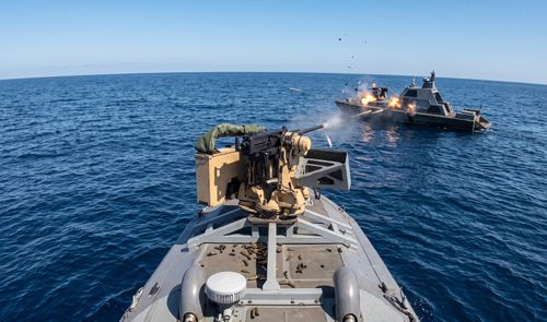 Combate entre dos drones navales