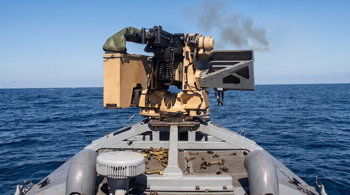 Dron naval disparando