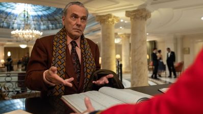 Arturo Pérez-Reverte se rinde a la nueva serie de Netflix que llega el viernes: es un thriller “Ideal para el fin de semana”
