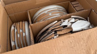 IKEA me envía una vajilla y SEUR la entrega hecha pedazos: “Ahora, ¿quién paga los platos rotos?”