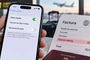 Primer plano de un teléfono móvil con el ajuste de itinerancia de datos desactivado junto a una factura de servicios de telefonía en un aeropuerto.
