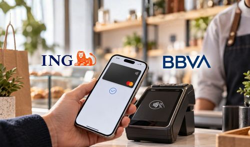 Pago con móvil mediante tecnología NFC en un terminal de punto de venta con logotipos de ING y BBVA.