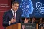 Pedro Sánchez interviene en un atril de la Harvard Kennedy School con una pantalla sobre inteligencia artificial al fondo.