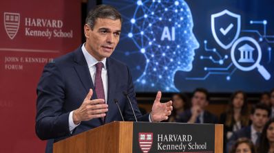 “Están construidos para esclavizarnos”: Sánchez reclama frenar el ritmo de la IA