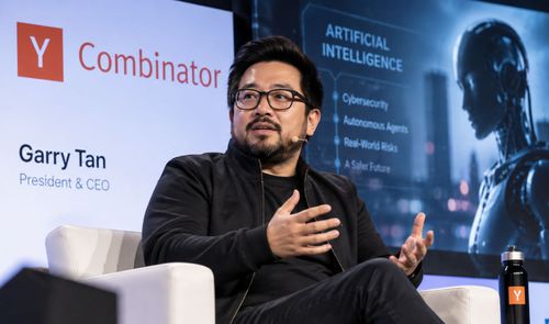 Garry Tan, presidente y CEO de Y Combinator, durante una conferencia sobre inteligencia artificial.