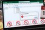 Interfaz de Microsoft Excel mostrando un mensaje de error indicando que una función no está disponible al intentar usar comandos de inteligencia artificial.