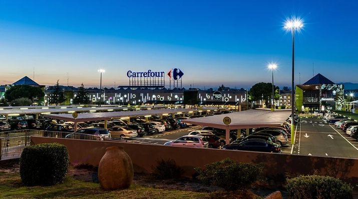 El exterior de una tienda Carrefour
