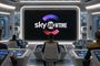 Una nave espacial y una tele con el logo de SkyShowtime
