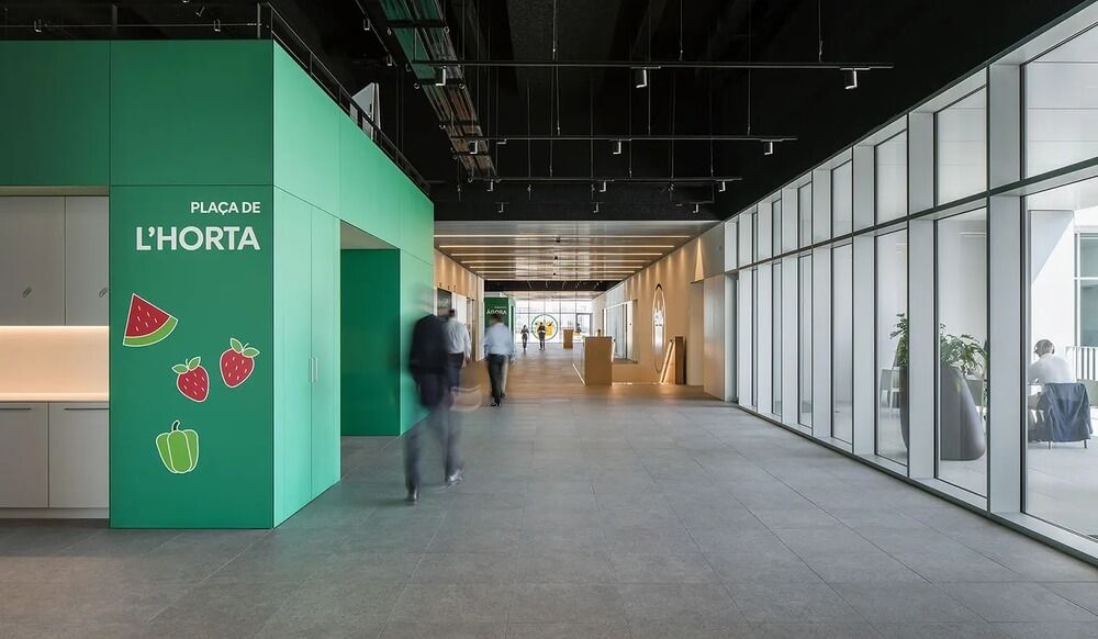 Una de las plazas del campus de Mercadona