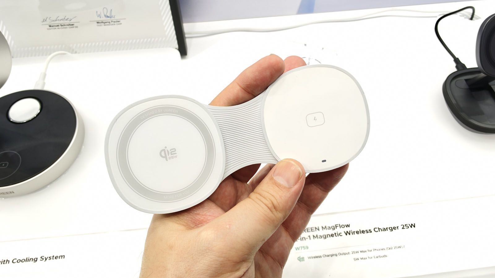 Soporte plegable UGREEN MagFlow 2-in-1 | Foto ADSLzone