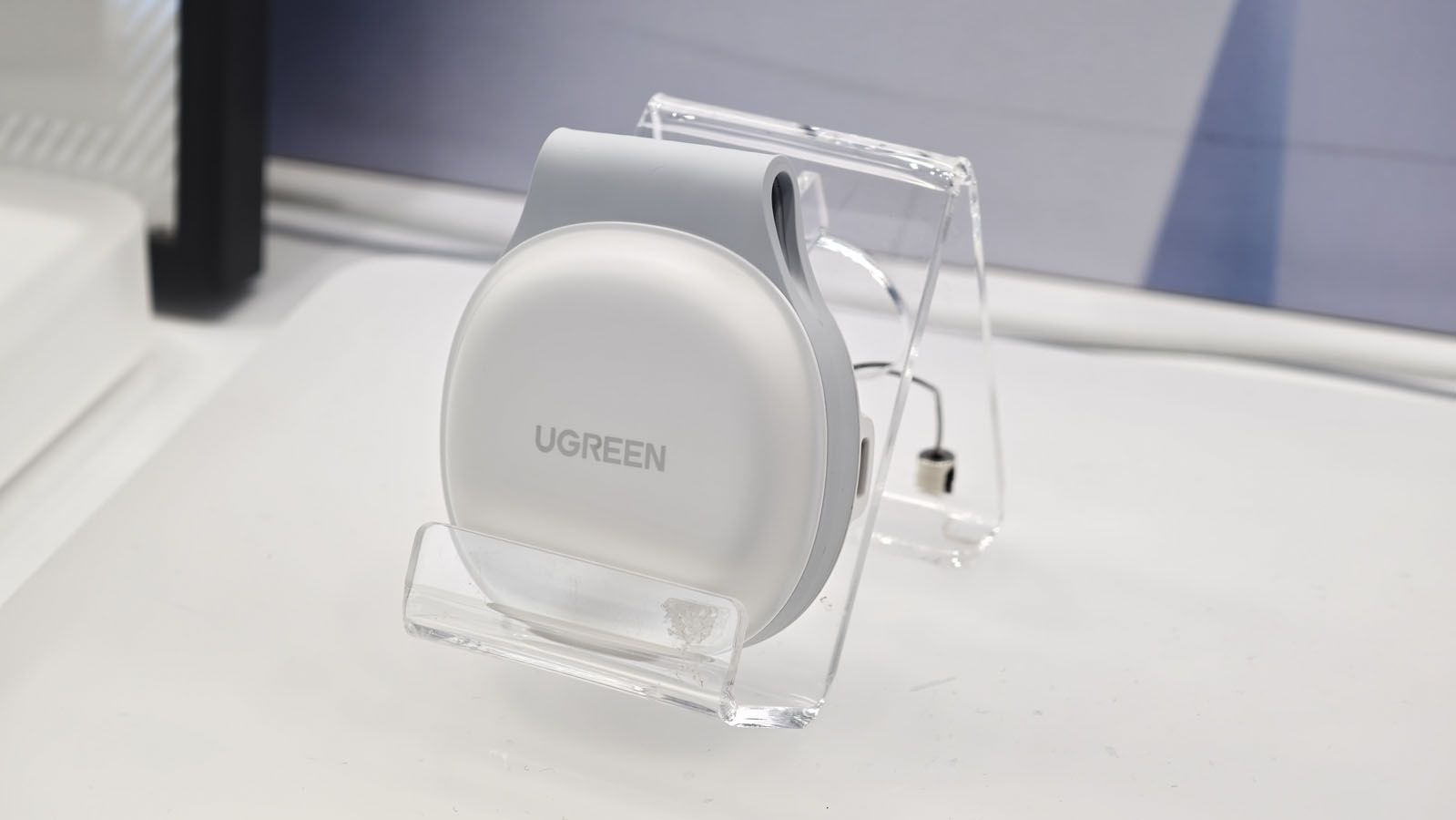 Soporte plegable UGREEN MagFlow 2-in-1 | Foto ADSLzone