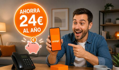 hombre mirando el móvil al saber que ahorra en la factura