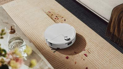 Llega a España el nuevo Roborock Saros 20 Flow Complete: aspira, friega y no tienes que preocuparte de él