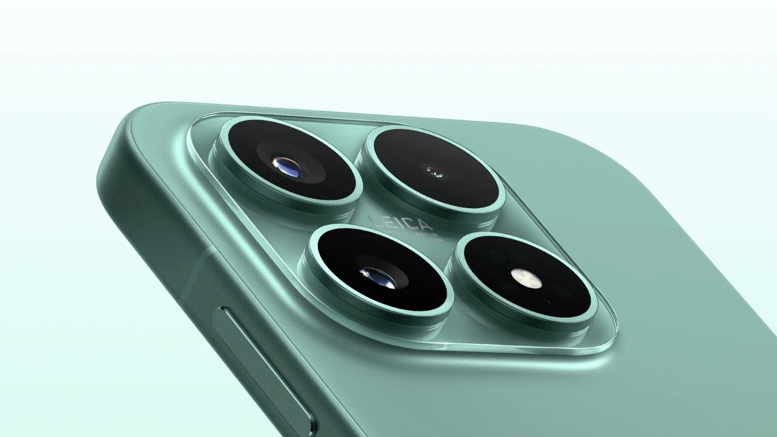 Módulo de cámara trasera del Xiaomi 17 Ultra en color verde con cuatro lentes circulares y el sello de Leica.