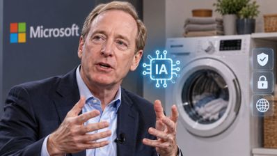 Brad Smith de Microsoft gesticulando ante la imagen de una lavadora y un icono de inteligencia artificial.