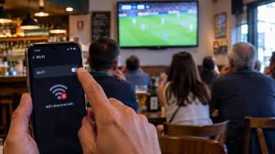 Bloqueando una señal WiFi en un bar
