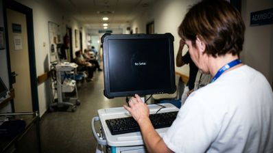 Trabajadora de un hospital intentado acceder a un terminal hackeado