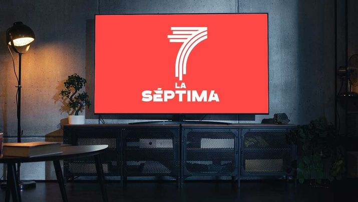 El logo de La Séptima en una tele