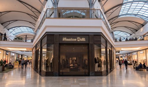 Tienda Massimo Dutti cerrada