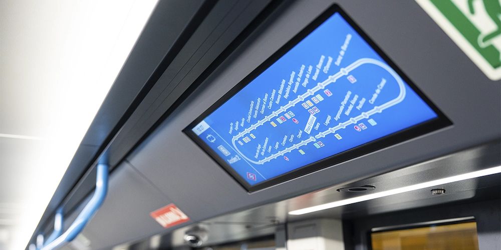Pantalla digital del Metro de Madrid