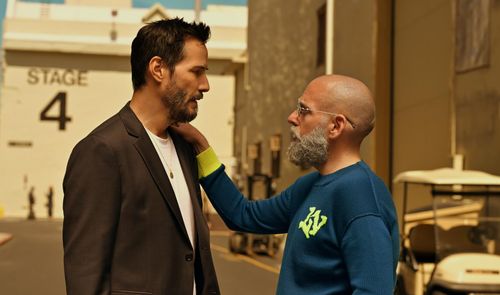 Keanu Reeves con Jonah Hill