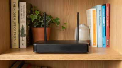 Router en una estantería