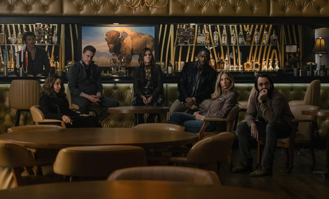 Varios personajes en la cuarta temporada de Tulsa King