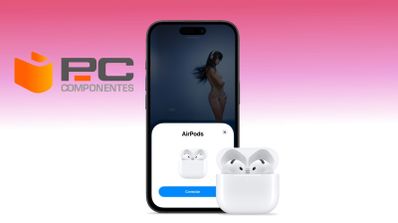 Proceso de vinculación de unos auriculares AirPods 5 en la pantalla de un teléfono móvil sobre un fondo rosa con el logotipo de PcComponentes.