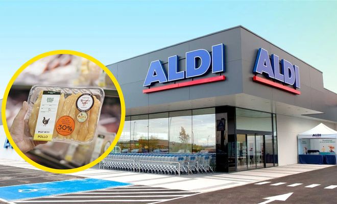Fachada exterior de un supermercado Aldi con una imagen superpuesta de un paquete de pollo con etiqueta de descuento del 30%.