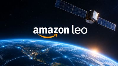 Satélite en órbita terrestre baja con el logotipo de amazon leo sobre el planeta Tierra