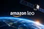 Satélite en órbita terrestre baja con el logotipo de amazon leo sobre el planeta Tierra