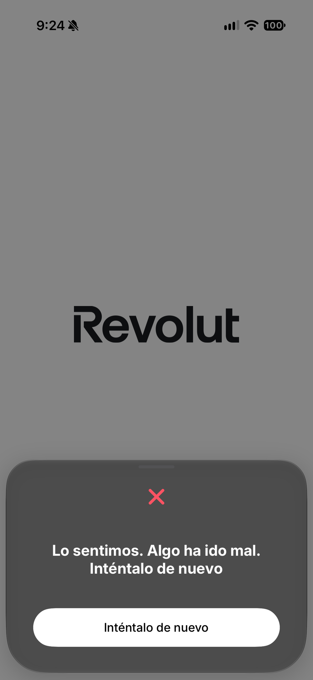 Mensaje de error en la aplicación móvil de Revolut indicando problemas de conexión.
