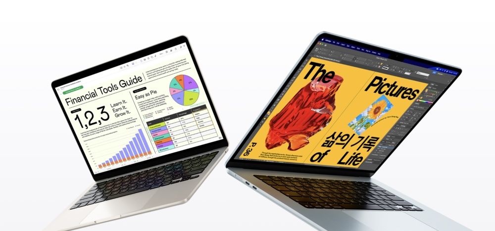 Dos ordenadores portátiles MacBook Air abiertos mostrando aplicaciones de productividad y diseño gráfico.